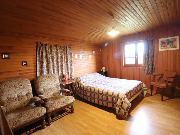 Maison Sauviat 5 pièce(s) 90 m2 environs + garage  et 7000m2 de terrain dont 3000 constructibles