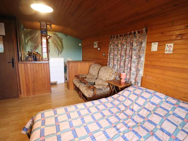 Maison Sauviat 5 pièce(s) 90 m2 environs + garage  et 7000m2 de terrain dont 3000 constructibles