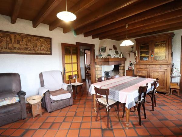 Maison Sauviat 5 pièce(s) 90 m2 environs + garage  et 7000m2 de terrain dont 3000 constructibles