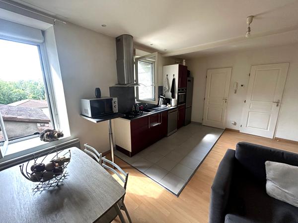 IMMEUBLE RÉCENT AVEC 3 LOGEMENTS LOUÉS ? INVESTISSEMENT RENTABLE ET SANS CHARGES