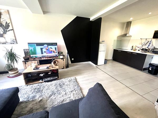 IMMEUBLE RÉCENT AVEC 3 LOGEMENTS LOUÉS ? INVESTISSEMENT RENTABLE ET SANS CHARGES