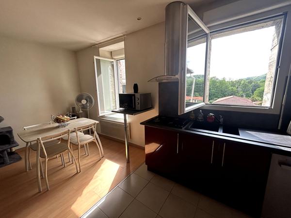 IMMEUBLE RÉCENT AVEC 3 LOGEMENTS LOUÉS ? INVESTISSEMENT RENTABLE ET SANS CHARGES