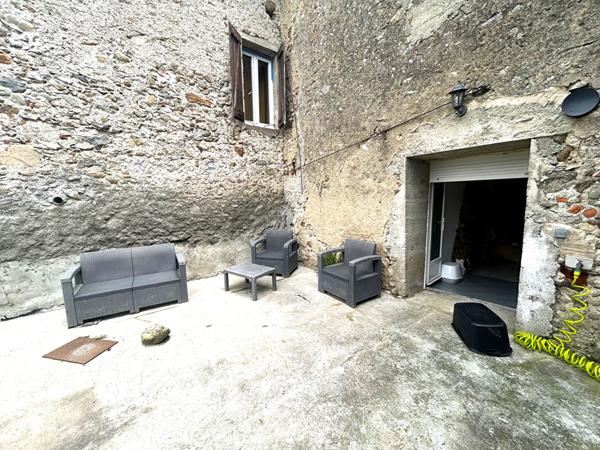 IMMEUBLE RÉCENT AVEC 3 LOGEMENTS LOUÉS ? INVESTISSEMENT RENTABLE ET SANS CHARGES