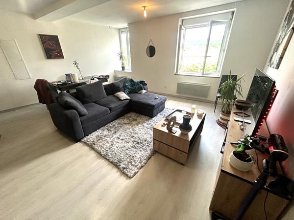 IMMEUBLE RÉCENT AVEC 3 LOGEMENTS LOUÉS ? INVESTISSEMENT RENTABLE ET SANS CHARGES