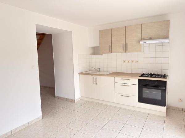 Maison rénové de 77 m2, 2 chambres, garage