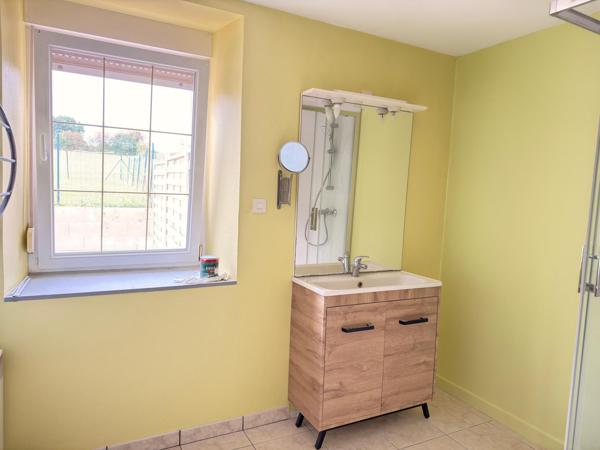 Maison rénové de 77 m2, 2 chambres, garage