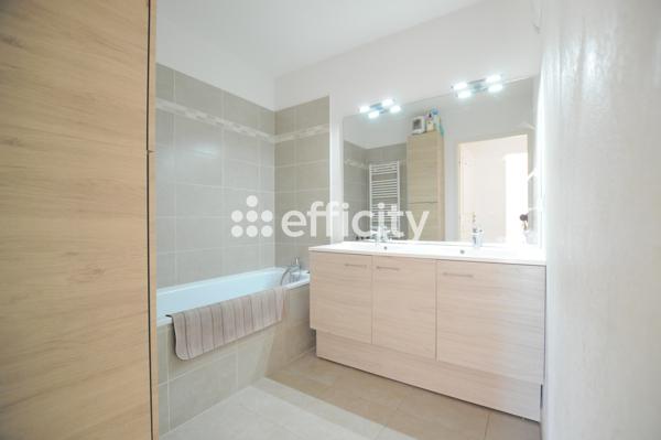 Appartement
         3 pièces
        - 65 m² Exclusivité 229 000 € *