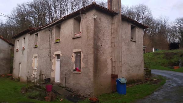 Ancien corps de ferme à rénover sur 13.000m²