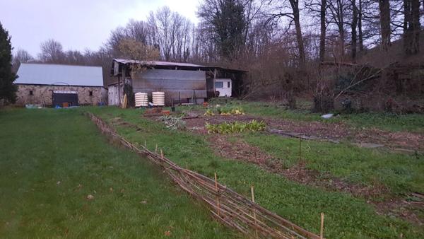Ancien corps de ferme à rénover sur 13.000m²