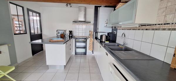 Bourg En Bresse centre, bel appartement récent  3 pièce(s) 76.58 m2 carrez et 92 m2 hors carrez , 2 grandes chambres , terrasse de 15m2