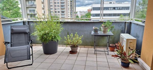 Bourg En Bresse centre, bel appartement récent  3 pièce(s) 76.58 m2 carrez et 92 m2 hors carrez , 2 grandes chambres , terrasse de 15m2