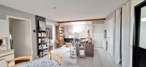Bourg En Bresse centre, bel appartement récent  3 pièce(s) 76.58 m2 carrez et 92 m2 hors carrez , 2 grandes chambres , terrasse de 15m2