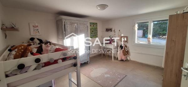 Maison 175 m2 habitable avec garage et terrain.