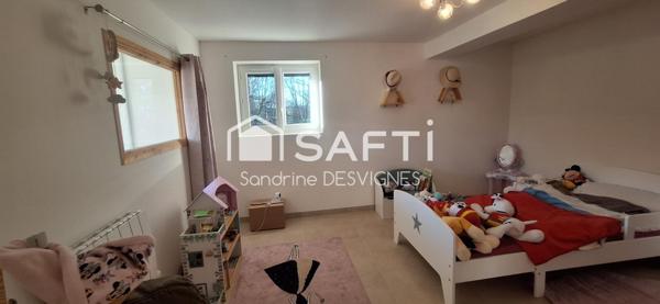 Maison 175 m2 habitable avec garage et terrain.