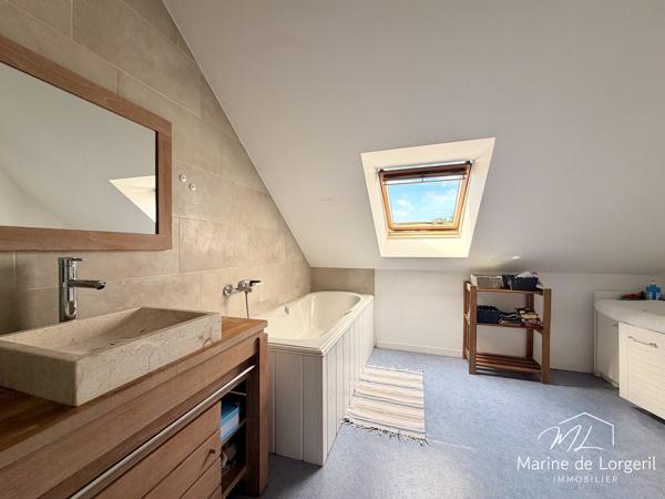 VITRE - Maison - Coeur de ville - Volumes, calme et revenu locatif
