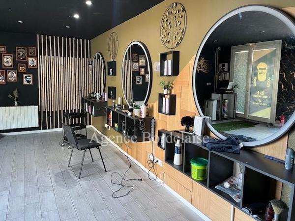 Mérignac, Salon de coiffure d’environ 40m².