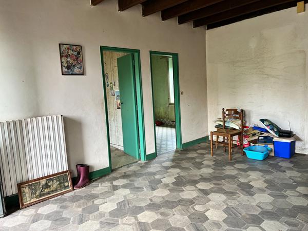 Fermette à rénover - 80 m2 - 9000 m2 de terrain , Saint berthevin la tanniere