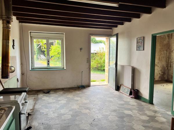 Fermette à rénover - 80 m2 - 9000 m2 de terrain , Saint berthevin la tanniere