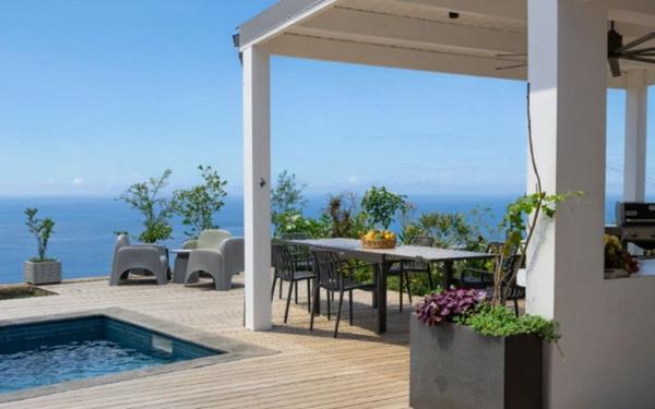 Maison à vendre    4 pièces • 158 m2 Saint-Leu