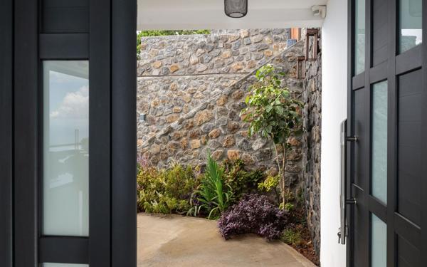 Maison à vendre    4 pièces • 158 m2 Saint-Leu