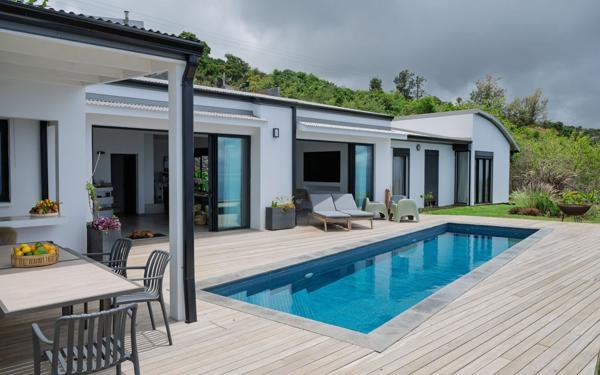 Maison à vendre    4 pièces • 158 m2 Saint-Leu