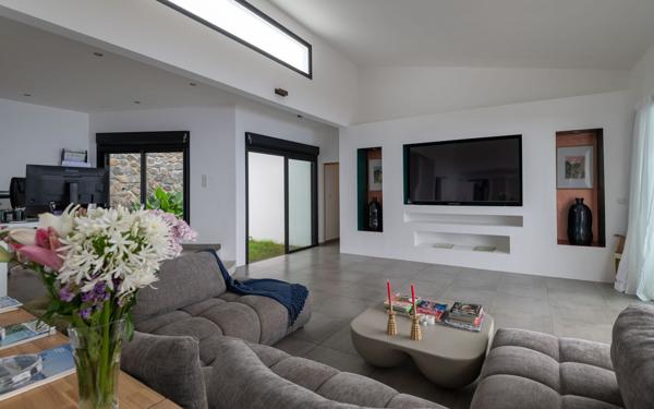 Maison à vendre    4 pièces • 158 m2 Saint-Leu