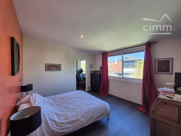 Située dans un quartier recherché de Blois, découvrez cette magnifique maison du XIXe siècle offrant 200 m² habitables.