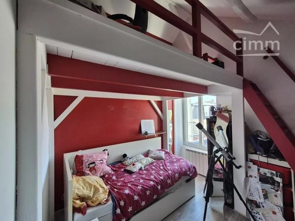 Située dans un quartier recherché de Blois, découvrez cette magnifique maison du XIXe siècle offrant 200 m² habitables.