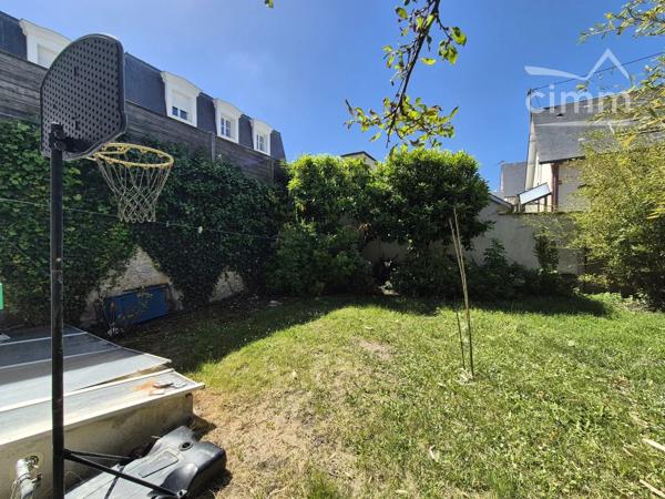 Située dans un quartier recherché de Blois, découvrez cette magnifique maison du XIXe siècle offrant 200 m² habitables.
