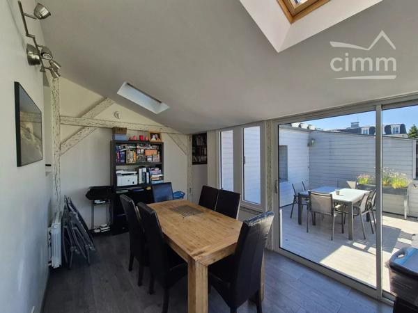 Située dans un quartier recherché de Blois, découvrez cette magnifique maison du XIXe siècle offrant 200 m² habitables.