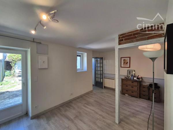Située dans un quartier recherché de Blois, découvrez cette magnifique maison du XIXe siècle offrant 200 m² habitables.