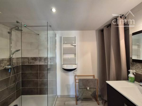 Située dans un quartier recherché de Blois, découvrez cette magnifique maison du XIXe siècle offrant 200 m² habitables.