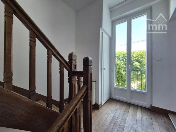 Située dans un quartier recherché de Blois, découvrez cette magnifique maison du XIXe siècle offrant 200 m² habitables.