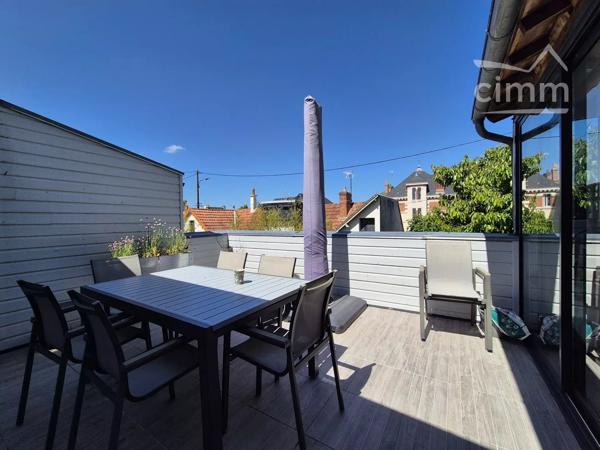 Située dans un quartier recherché de Blois, découvrez cette magnifique maison du XIXe siècle offrant 200 m² habitables.