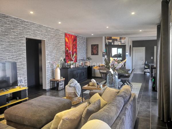 VILLA DE STANDING  PLAIN PIED QUARTIER RESIDENTIEL MANAPANY LES BAS