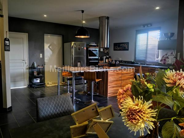 VILLA DE STANDING  PLAIN PIED QUARTIER RESIDENTIEL MANAPANY LES BAS