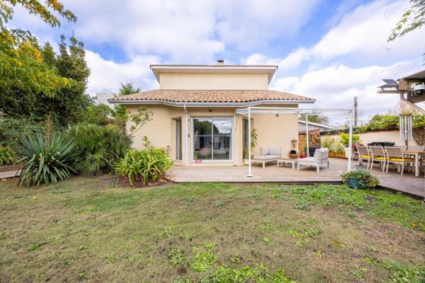 Grande maison avec studio indépendant à Mérignac Capeyron
