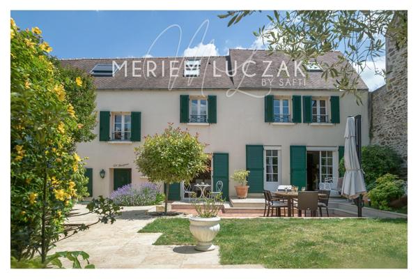 Ambiance chaleureuse dans cette maison familial, dans un secteur calme et recherché à 5 minutes du centre ville ,à decouvrir sans tarder!