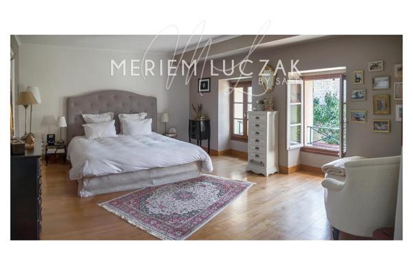 Ambiance chaleureuse dans cette maison familial, dans un secteur calme et recherché à 5 minutes du centre ville ,à decouvrir sans tarder!