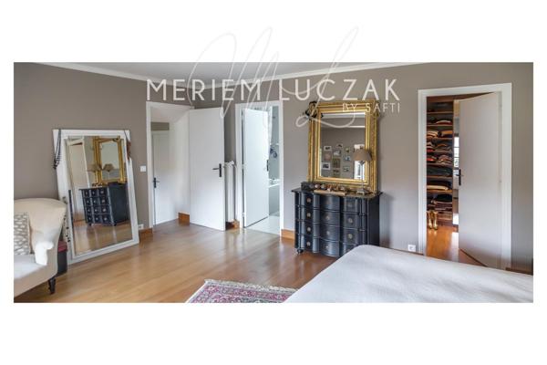 Ambiance chaleureuse dans cette maison familial, dans un secteur calme et recherché à 5 minutes du centre ville ,à decouvrir sans tarder!