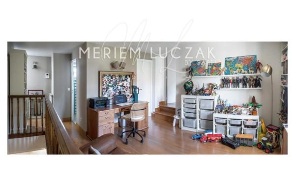 Ambiance chaleureuse dans cette maison familial, dans un secteur calme et recherché à 5 minutes du centre ville ,à decouvrir sans tarder!