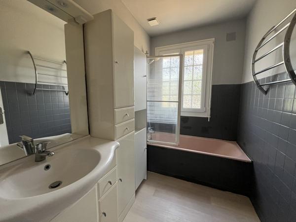 Maison 114 030 € Châteauneuf-du-Faou 3 p 70 m² DPE F