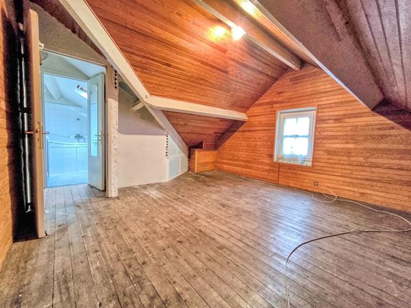 Meulière 5 chambres 135 m² + dépendance de 30 m² sur terrain de 1130 m² avec piscine