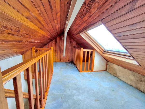 Meulière 5 chambres 135 m² + dépendance de 30 m² sur terrain de 1130 m² avec piscine