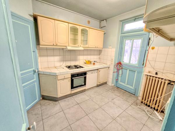Meulière 5 chambres 135 m² + dépendance de 30 m² sur terrain de 1130 m² avec piscine