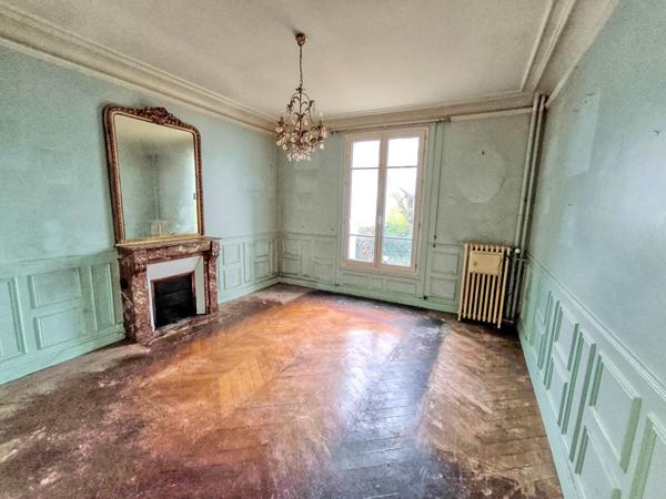Meulière 5 chambres 135 m² + dépendance de 30 m² sur terrain de 1130 m² avec piscine