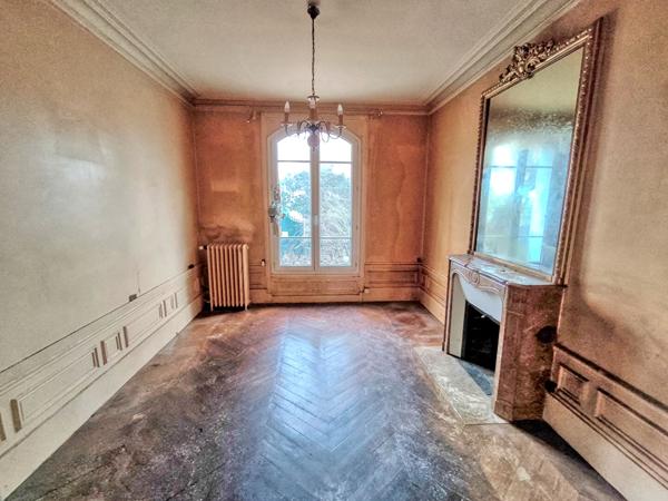 Meulière 5 chambres 135 m² + dépendance de 30 m² sur terrain de 1130 m² avec piscine
