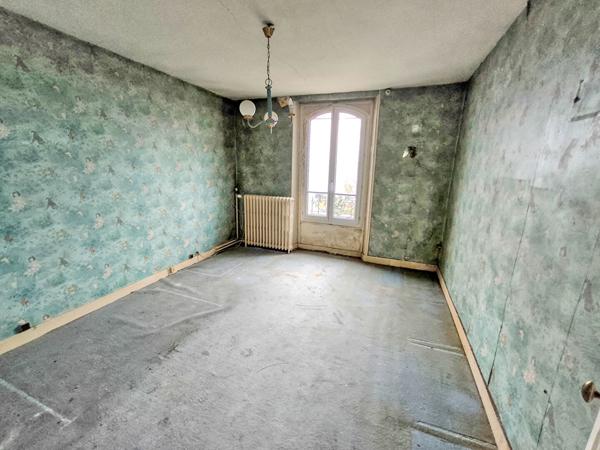 Meulière 5 chambres 135 m² + dépendance de 30 m² sur terrain de 1130 m² avec piscine