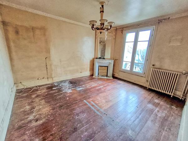 Meulière 5 chambres 135 m² + dépendance de 30 m² sur terrain de 1130 m² avec piscine