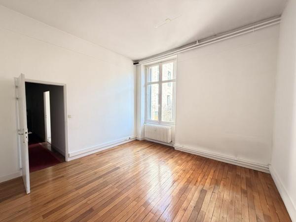 CENTRE VILLE POITIERS A PROXIMITÉ DES CORDELIERS BUREAUX DE CARACTERE 208 m2